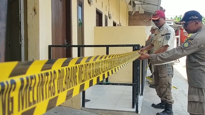 Diduga Jadi Tempat Maksiat, Kosan di Jatibarang Indramayu Disegel Satpol PP