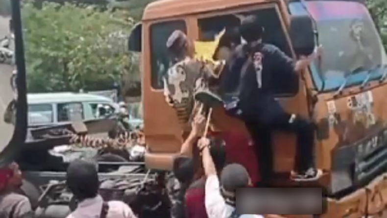 Viral Sopir Truk Kontainer Dikeroyok Rombongan Pengantar Jenazah di Cilincing