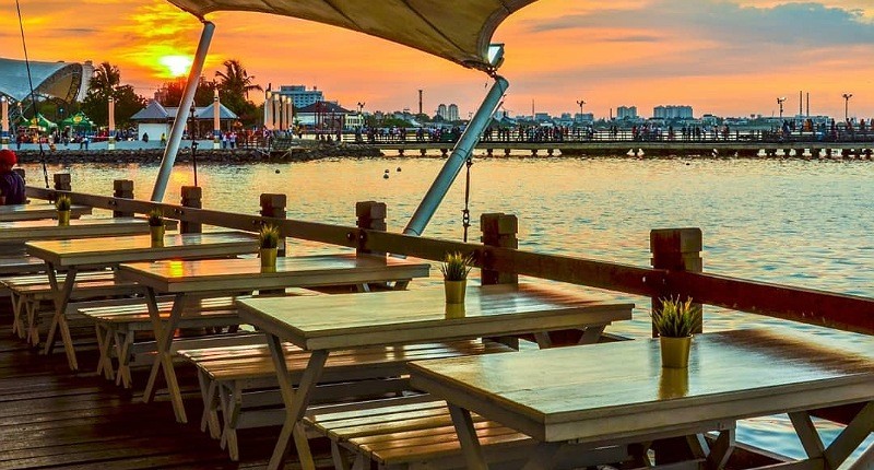 15 Tempat Ngedate Jakarta yang Seru, Ada Kafe Unik Punya Suasana Pantai Romantis