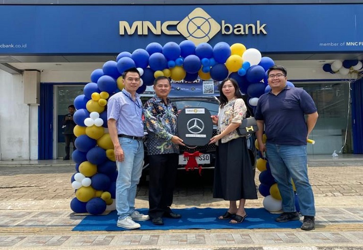 Nasabahnya Loyal, MNC Bank Berikan Hadiah Mercedes Benz GLC 300