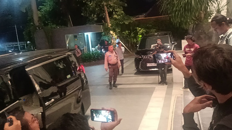 Mobil yang Diduga Ditumpangi Mentan Syahrul Yasin Limpo Tiba di NasDem Tower