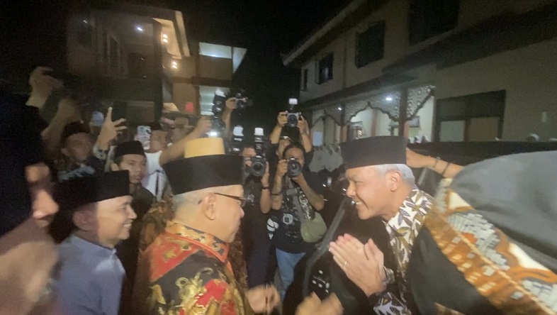 Ganjar Silaturahmi ke Ponpes Pimpinan KH Said Aqil, Disambut Selawat