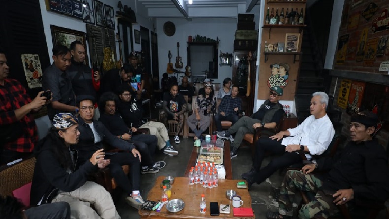 Doel Sumbang, Budi Dalton dan Man Jasad Nongkrong Bareng Ganjar di Bandung