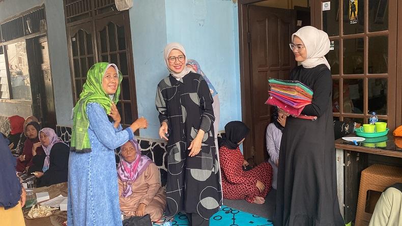 Bagikan KTA Berasuransi, Bacaleg Alva Ruslina Pastikan Partai Perindo Berpihak ke Masyarakat