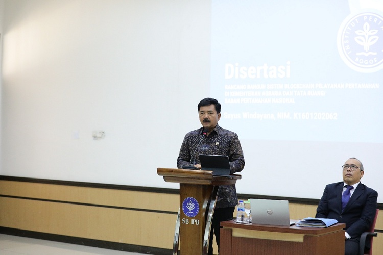 Hadiri Sidang Doktor, Menteri ATR/BPN Beri Apresiasi Disertasi Suyus Windayana