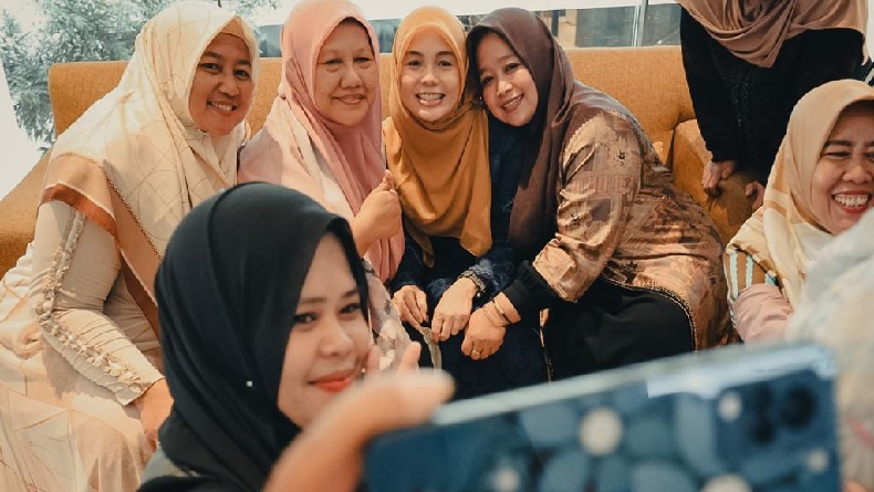 Nyai-Ning Jabar Kagumi Pola Asuh Siti Atikoh kepada Alam Ganjar hingga Pandai Jaga Akhlak