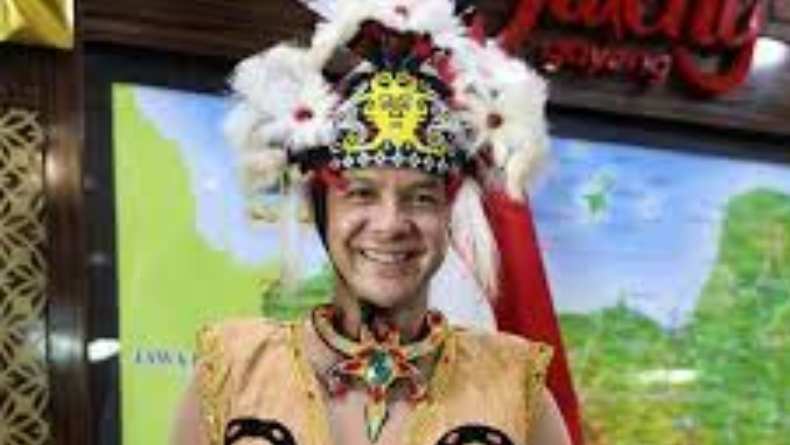 Makna Warna Pakaian Adat Dayak Kenyah yang Pernah Dipakai Ganjar Pranowo