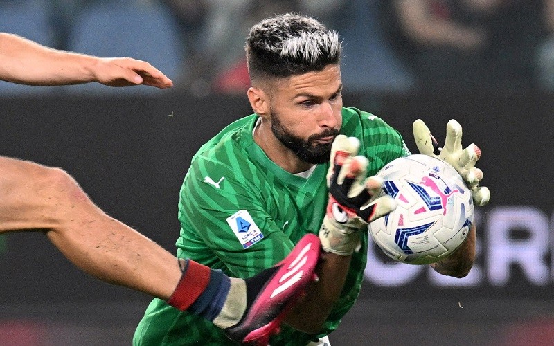 Jadi Kiper Dadakan AC Milan, Olivier Giroud: Lengan Saya Sakit