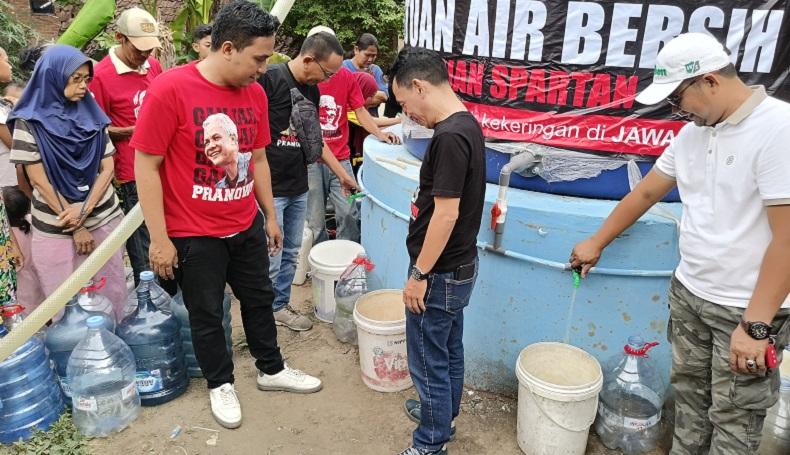 Dapat Bantuan Air Bersih dari Relawan Ganjarian Spartan, Warga Cibungbulang: Sangat Membantu