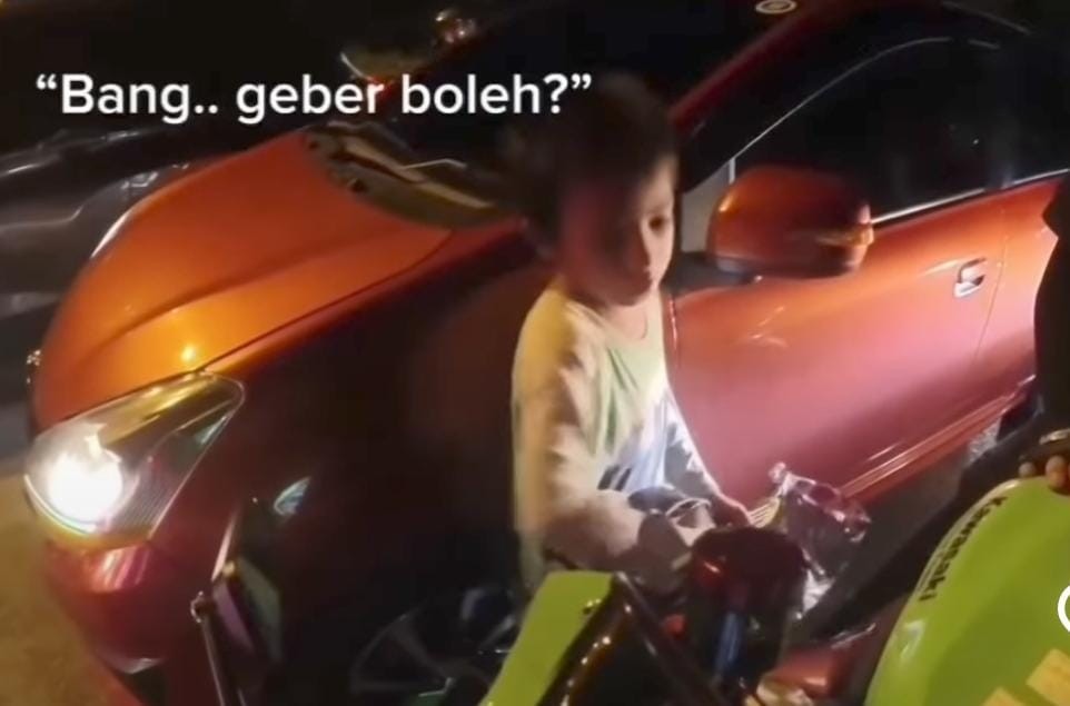 Viral Anak Kecil Geber Moge di Lampu Merah, Orang Sekitar Malah Senyum