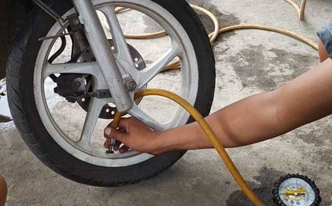 Pentingnya Mengatur Tekanan Angin Ban Motor, Jangan Kurang atau Lebih!