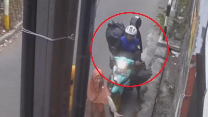 Viral Suami Istri Kendarai Motor Buang Sampah Sembarang di Kiaracondong Bandung