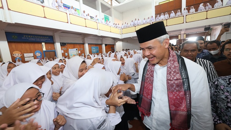 Ganjar Pranowo Unggul dari Prabowo Subianto dan Anies Baswedan, Ini Hasil Survey Lembaga Pemilih Indonesia