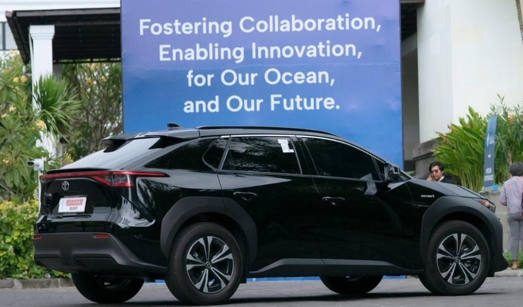 66 Unit Mobil Listrik Toyota BZ4X Jadi Kendaraan Tamu Negara di KTT AIS 2023