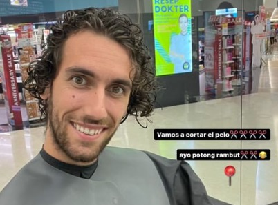 Alex Rins Potong Rambut di Jakarta jelang MotoGP Indonesia 2023