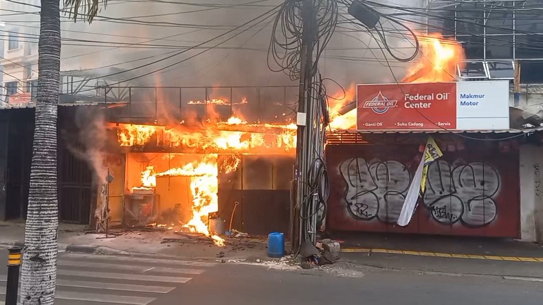 Warung Lapo dan Bengkel Terbakar di Pulogadung Jaktim, Diduga gegara Tabung Gas Meledak