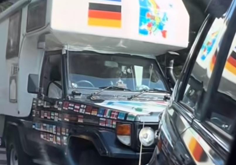 Viral Sepasang Bule Lansia Keliling Dunia dengan Campervan, Kini Sampai di Surabaya