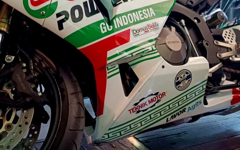 Dihiasi Motif Batik Khas Lombok, Motor Alex Rins Pakai Livery Khusus di MotoGP Indonesia 2023