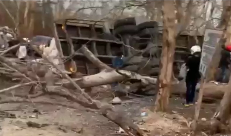 Kecelakaan Maut di Bangkalan, Truk Tronton Tabrak Ayah dan Anak hingga Tewas 