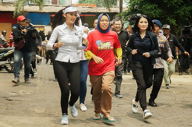 Liliana Tanoesoedibjo Bahagia Bisa Wujudkan Impian Keluarga Deden, Seorang Buruh Cuci Steam Mobil