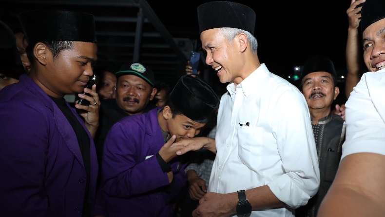 Santri Ponpes Suryalaya Semringah Bertemu Ganjar: Saya Pernah Foto dengan Bapak Pas Masih Kecil