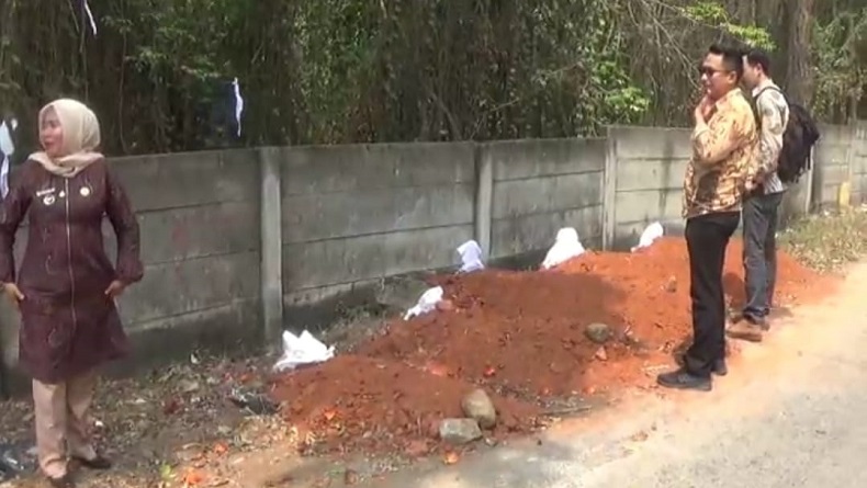 Viral 5 Kuburan Berjejer di Tepi Jalan Desa Cinangka Purwakarta, Cek Faktanya
