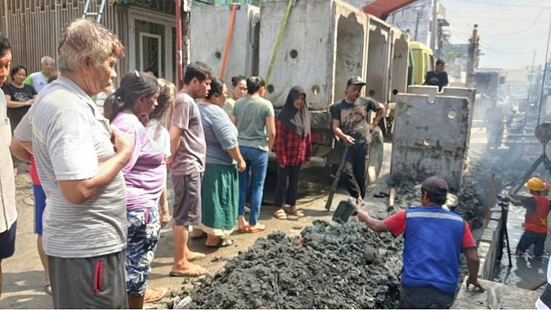 Pasokan Air Bersih Putus gegara Proyek Drainase, Ratusan Warga Medan Protes