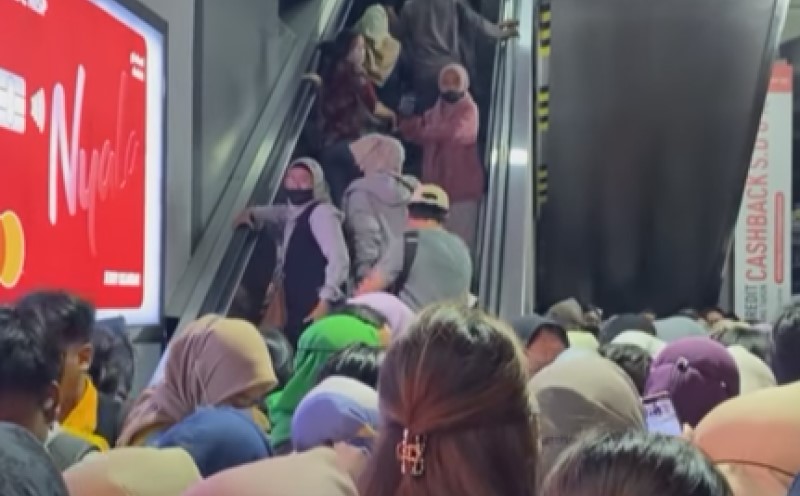 Viral Penumpang Menumpuk di Stasiun Sudirman, KCI Sebut Efek Integrasi