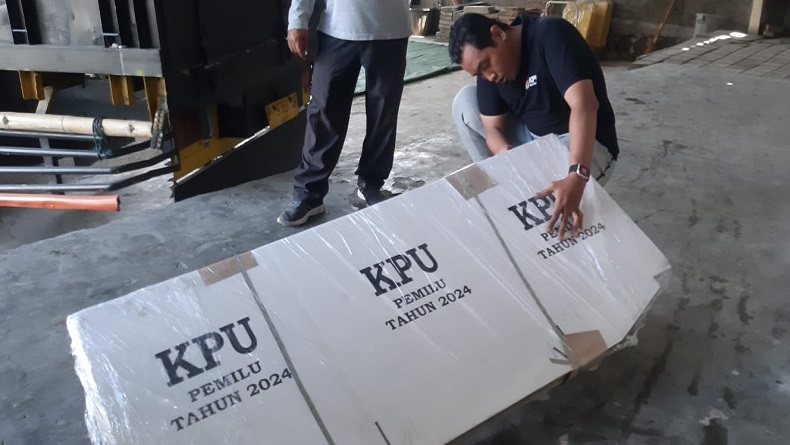 Bawaslu Badung Awasi Kedatangan Logistik Pemilu Serentak 2024