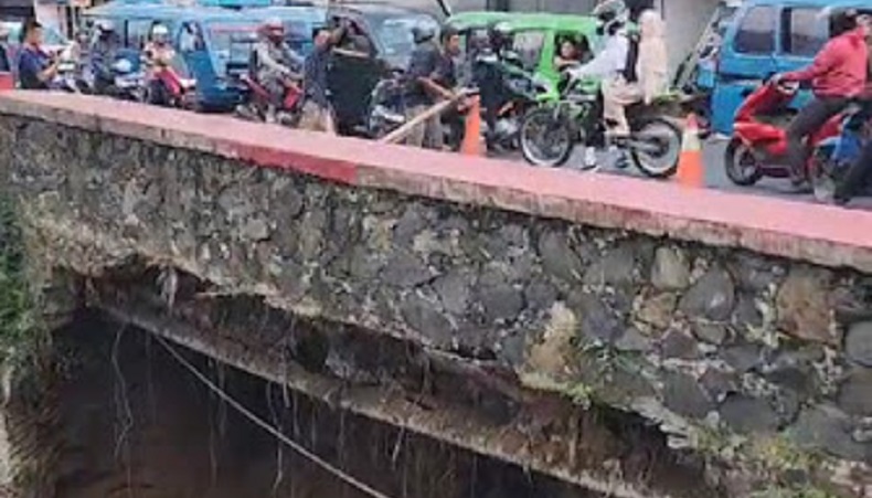 Tebing Jembatan di Bogor Longsor, Jalan Raya Tajur Ditutup