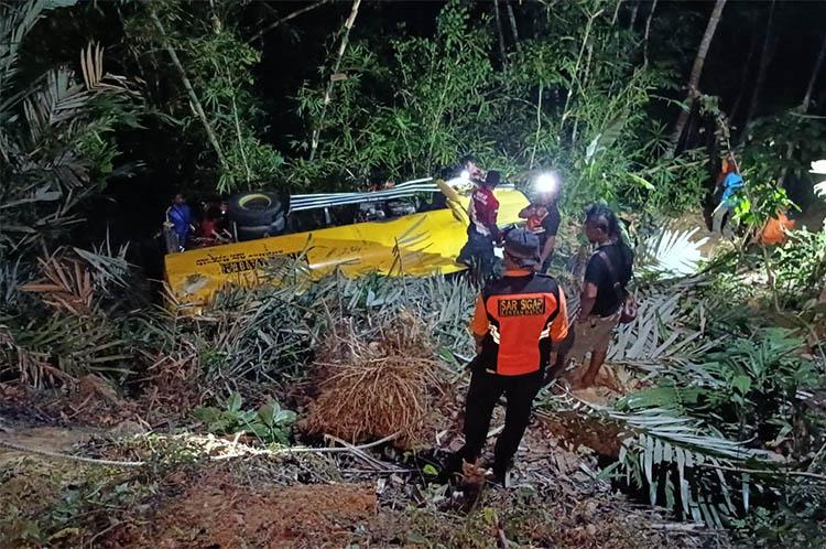 Kecelakaan di Kulonprogo, Truk Tangki Bantuan Air Bersih Terguling di Kokap