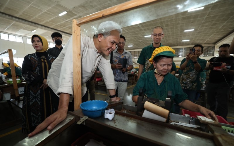 Ganjar Pranowo Akan Atur Impor dan Cukai Rokok Lindungi Buruh dan Petani Tembakau