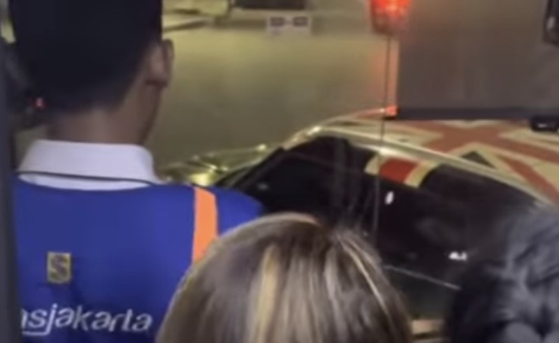Kronologi Mini Cooper dan Bus Transjakarta Senggolan di Penjaringan, Berujung Damai