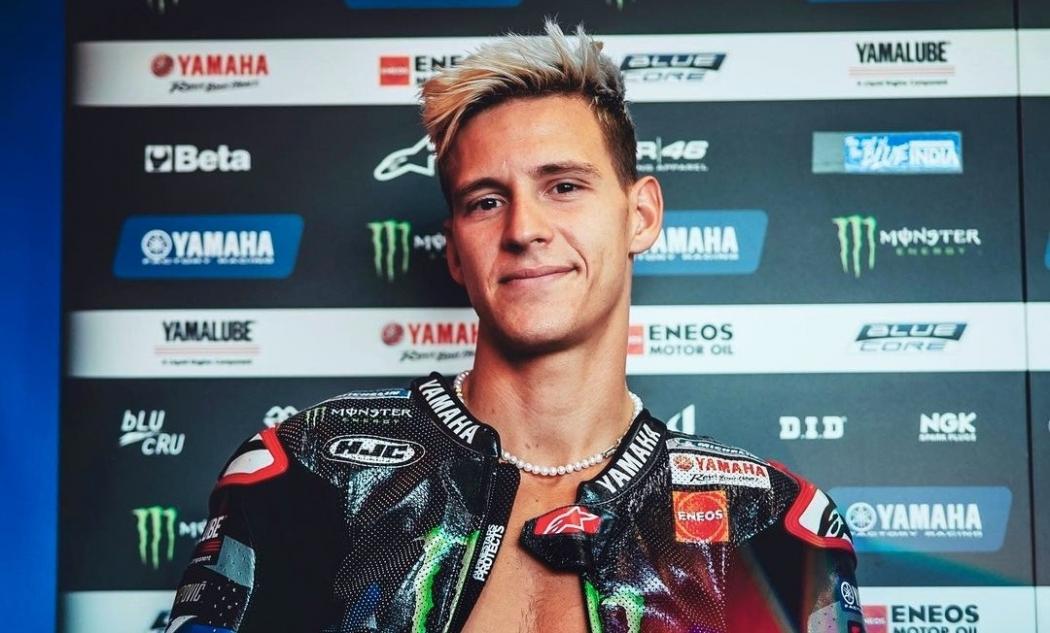 Rayakan Naik Podium, Quartararo Lemparkan Sepatu Balapnya ke Penonton