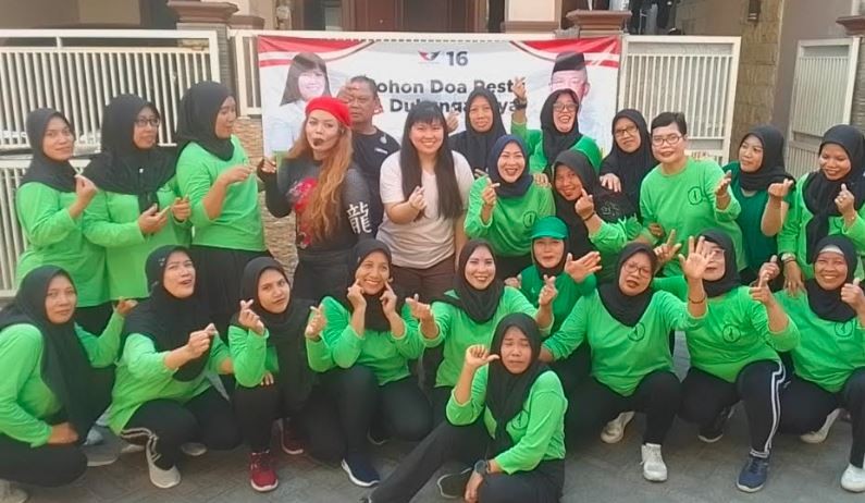Bacaleg Partai Perindo Stella Franciss Gelar Senam Pagi Bareng Warga Surabaya