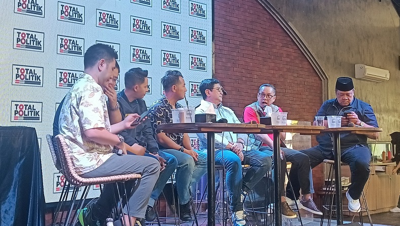 Deddy Sitorus PDIP Sebut Tak Ada Wacana Duet Ganjar-Gibran: Terlalu Serakah