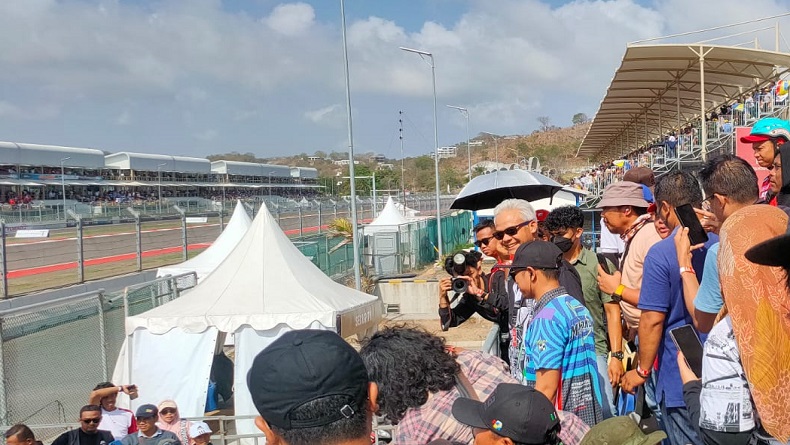 Heboh Ganjar Pranowo Muncul di Tengah Penonton MotoGP, Langsung Jadi Buruan Foto