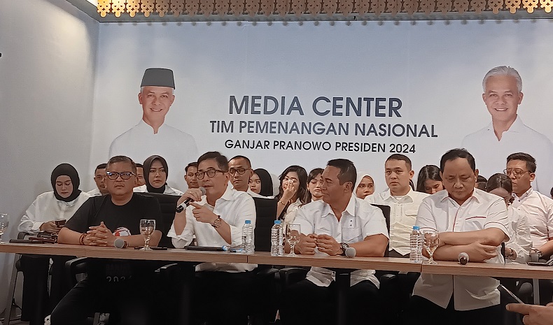 Arsjad Rasjid Resmikan Media Center TPN Ganjar Presiden di Rumah Cemara
