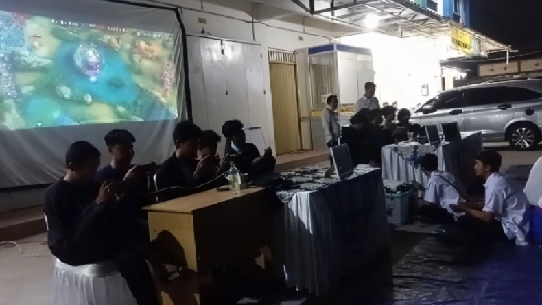 Bacaleg Partai Perindo Ryzko Hartandi dan Denny Dolfie Gelar Turnamen Mobile Legends di Bekasi