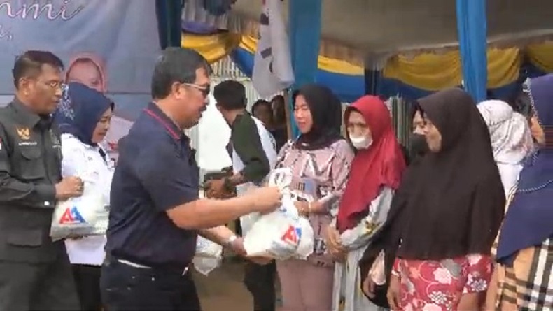 Kurangi Beban Ekonomi Warga, Bacaleg Partai Perindo Bagikan Sembako di Palembang