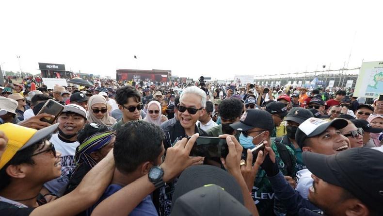 Nonton MotoGP di Tribun Sirkuit Mandalika, Penonton Heboh: Ganjar, Ganjar, Ganjar!