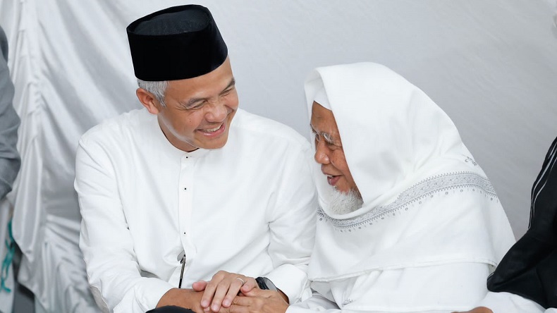 Didampingi TGB, Ganjar Dapat Pesan Khusus dari Pengasuh Ponpes Nurul Muhsinin Lombok: Majukan Indonesia!