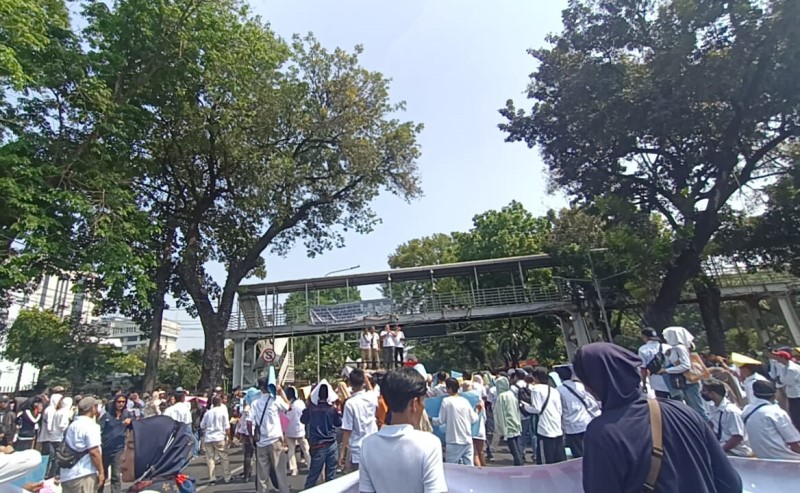 MK Putuskan Gugatan Batas Usia Capres-Cawapres, Jalan Medan Merdeka Barat Ditutup