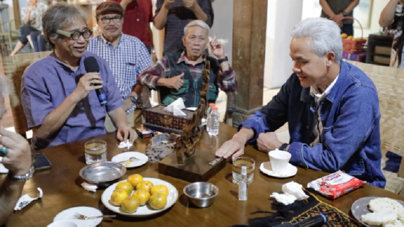 Ganjar Temui Budayawan Yogyakarta dan Dihadiahi Patung Nusantara, Butet: Tegak Lurus ke Rakyat
