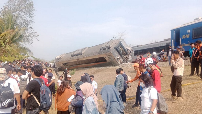 Begini Kepanikan Penumpang Kereta Api Argo Semeru Terguling Ditabrak KA Argo Wilis di Kulonprogo