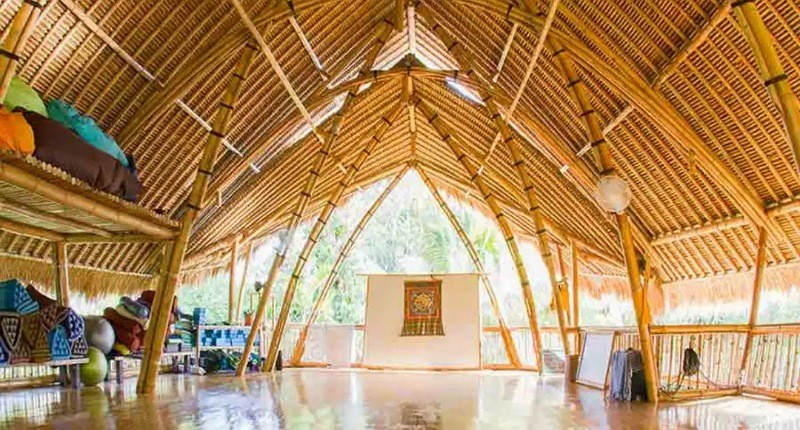 5 Tempat Asyik untuk Yoga di Bali, Unik Ada yang di Gubuk Bambu Pemandangannya Pantai