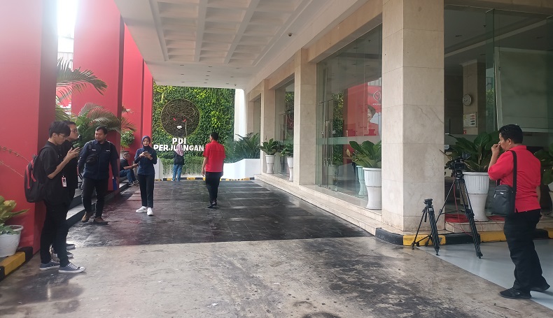  Jelang Pengumuman Cawapres Ganjar, Kantor DPP PDIP Mulai Ramai