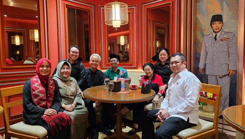 Momen Kebersamaan Ganjar-Mahfud, Megawati hingga HT