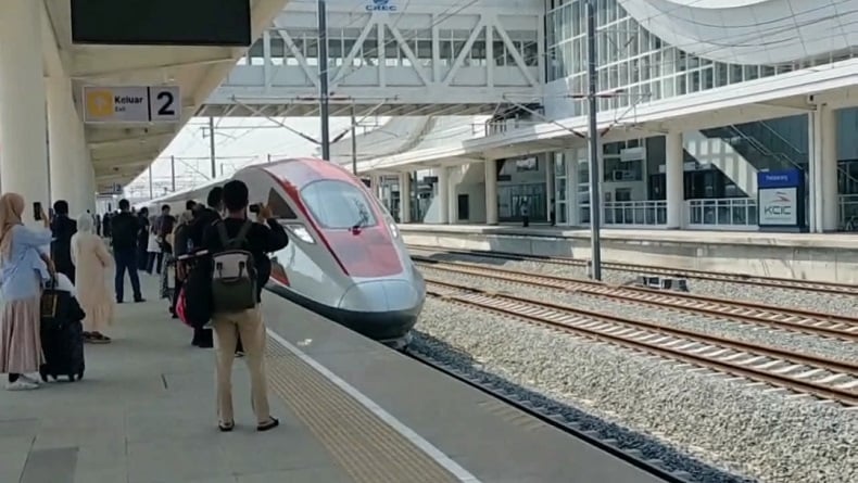 Liburan ke Bandung Naik Kereta Cepat Whoosh, Catat Tarif Barunya!