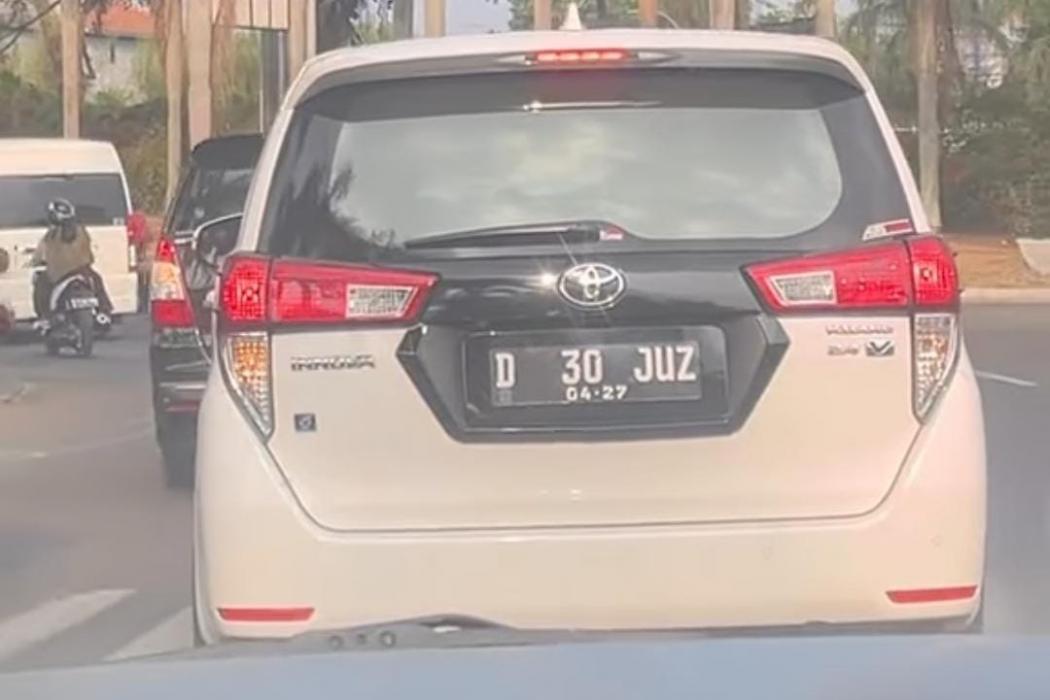 Viral Pelat Nomor Kendaraan Bertuliskan 30 Juz, Warganet: Mobil Punya Ustad Kali Ya